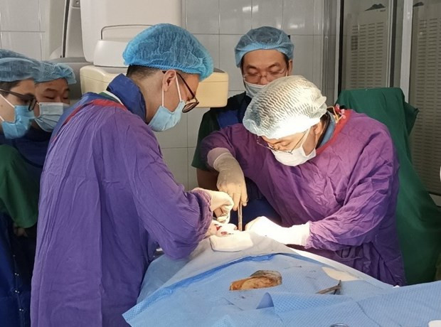 Can thiệp điều trị suy van tĩnh mạch hiển cho người bệnh nước ngoài ảnh 1