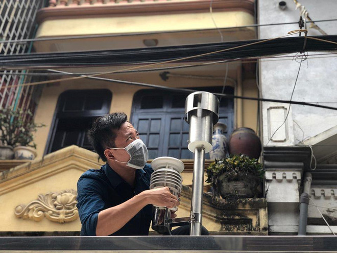 Kết quả đo đạc bước đầu cho thấy: Không khí xung quanh khu vực kho cháy của Rạng Đông an toàn đối với người dân. (Ảnh: Sơn Bách/Vietnam+) ‘Không khí xung quanh kho cháy Rạng Đông trong ngưỡng an toàn’ ảnh 1