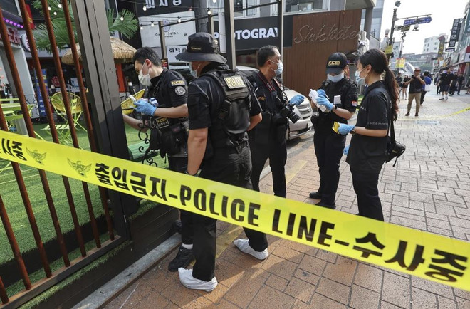 Người đàn ông 77 tuổi dùng dao tấn công cảnh vệ Bộ Quốc phòng Hàn Quốc ảnh 1