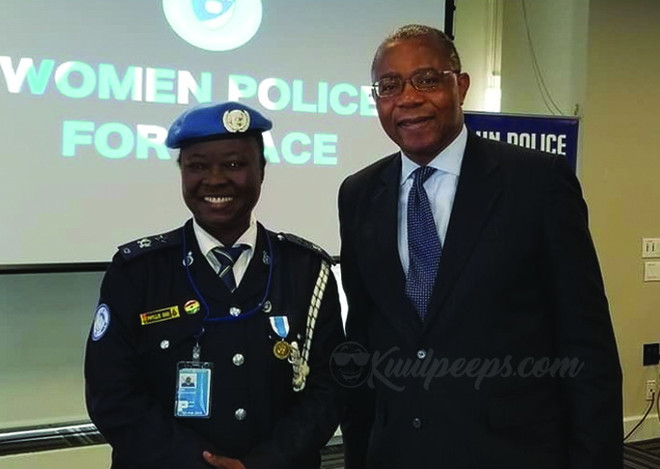 LHQ trao giải nữ sỹ quan gìn giữ hòa bình 2018 cho bà Phyllis Osei ảnh 1