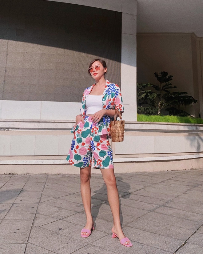 Street style khoe dáng nuột nà và ăn gian tuổi của mỹ nhân Việt ảnh 3