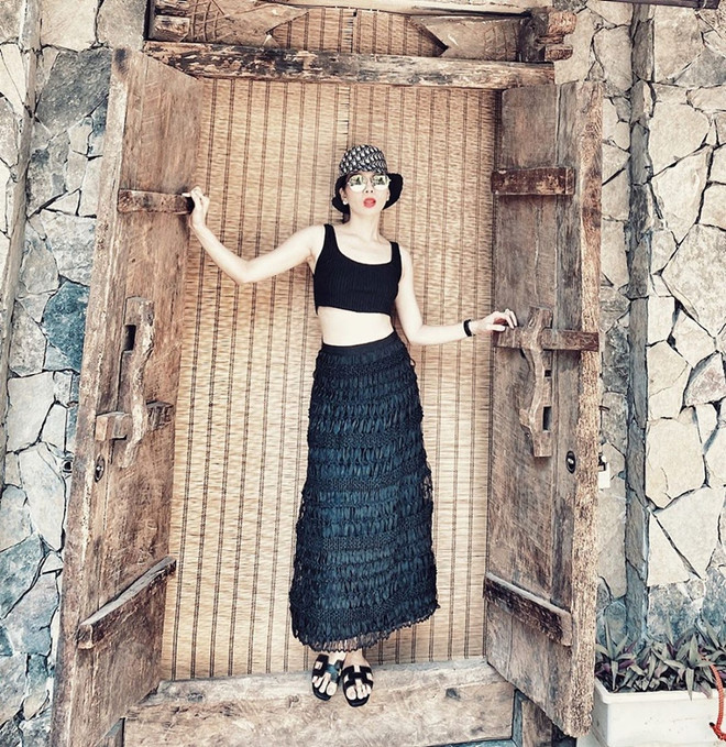 Street style khoe dáng nuột nà và ăn gian tuổi của mỹ nhân Việt ảnh 11