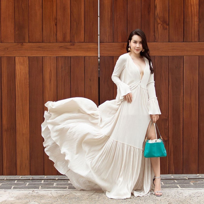 Street style khoe dáng nuột nà và ăn gian tuổi của mỹ nhân Việt ảnh 4