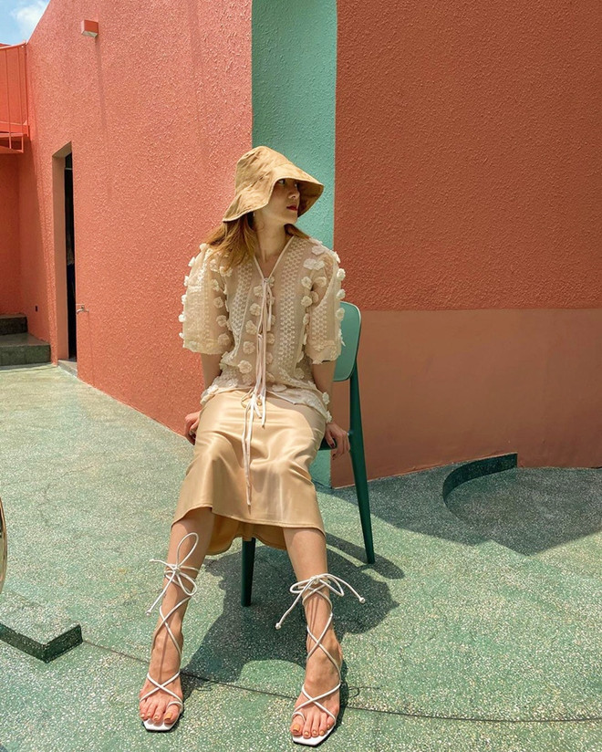 Street style khoe dáng nuột nà và ăn gian tuổi của mỹ nhân Việt ảnh 5