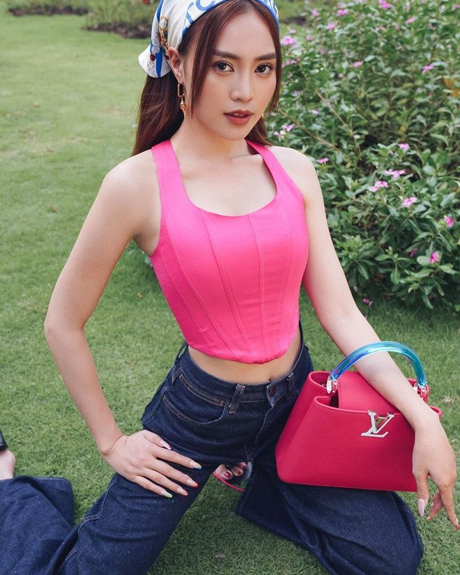 Street style khoe dáng nuột nà và ăn gian tuổi của mỹ nhân Việt ảnh 12