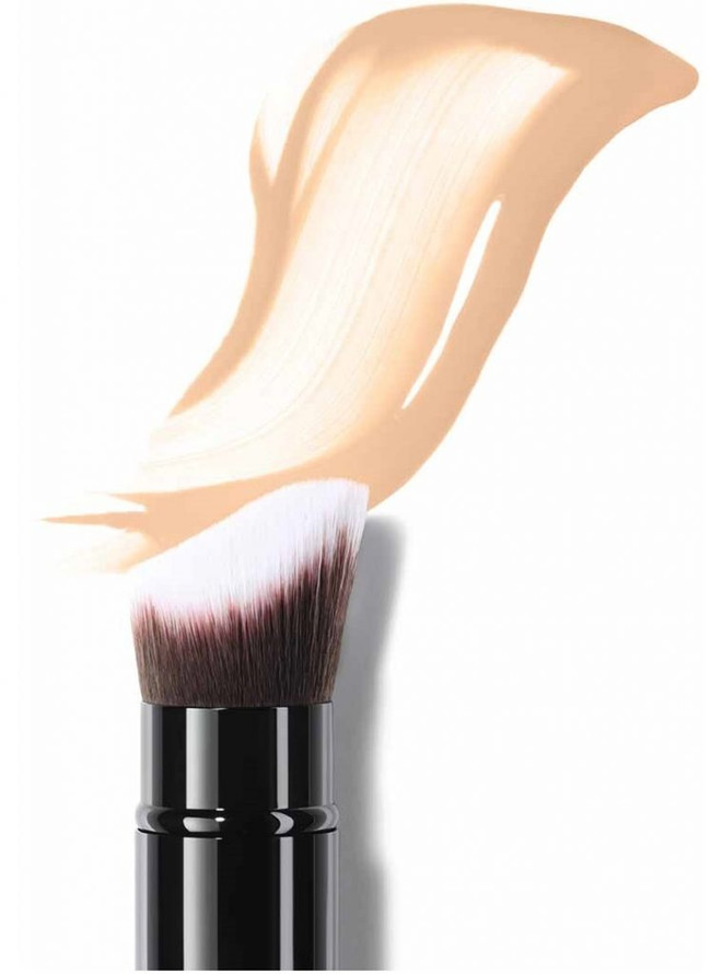 Bí quyết tán kem nền bằng cọ 'đỉnh' như chuyên gia ảnh 3