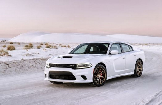 Dodge Charger SRT Hellcat 2015. (Nguồn: motortrend.com) Dodge Charger SRT Hellcat 2015 có giá từ gần 64.000 USD ảnh 1