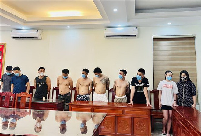 Công an Thanh Hóa bắt giữ 10 đối tượng sử dụng ma túy trong khách sạn ảnh 1