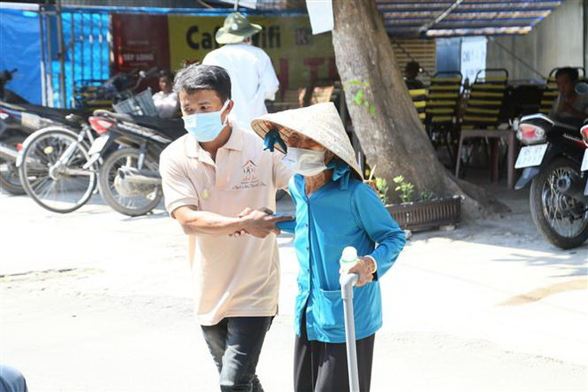 Chợ 0 đồng và những bữa cơm nghĩa tình đất Tây Đô trong đại dịch ảnh 1