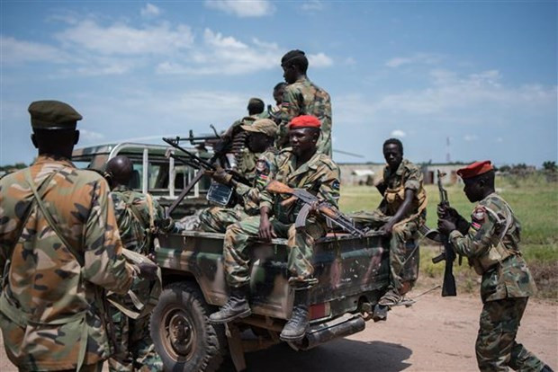 Binh sỹ được triển khai tại khu vực Alole (Nam Sudan). (Ảnh: AFP/TTXVN) Gia tăng số người thương vong trong cuộc xung đột ở Nam Sudan ảnh 1