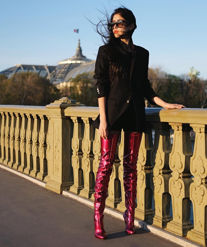 Boots cao quá gối - ''bảo bối'' phải có của fashionista mùa Thu Đông ảnh 20