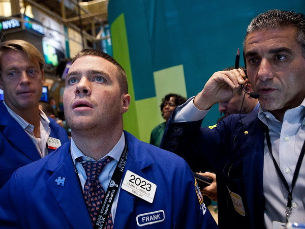 Chứng khoán Mỹ chịu tác động tiêu cực từ khủng hoảng Ukraine ảnh 1