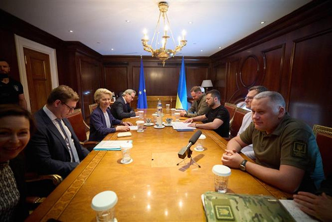 WB, IMF thảo luận về hỗ trợ nước đang phát triển vượt khủng hoảng nợ ảnh 1