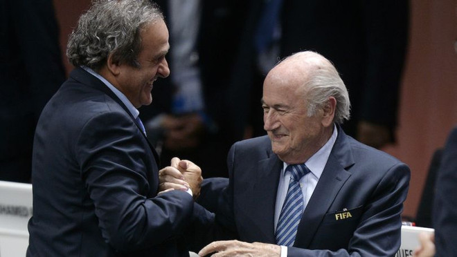 Sepp Blatter và Michel Platini tiếp tục đối mặt với cáo buộc gian lận ảnh 1