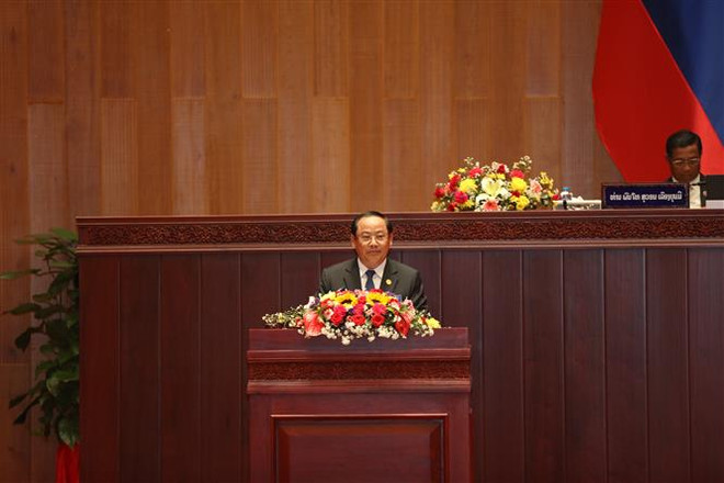 Tân Thủ tướng Chính phủ Lào Sonexay Siphandone phát biểu. (Ảnh: Phạm Kiên-Đỗ Bá Thành/TTXVN) Ông Sonexay Siphandone được bầu là Thủ tướng Chính phủ Lào ảnh 1