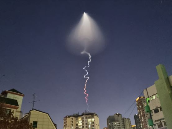 Hàn Quốc phóng thành công tên lửa đẩy sử dụng nhiên liệu rắn ảnh 1