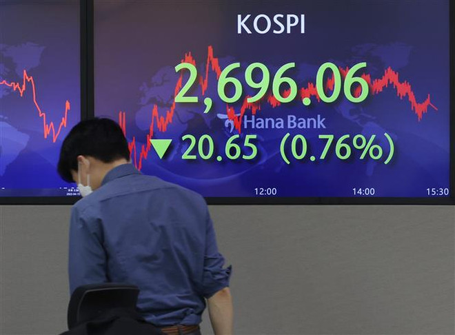 Bảng chỉ số chứng khoán tại Seoul, Hàn Quốc. (Ảnh minh họa. Yonhap/TTXVN) Chứng khoán châu Á-Thái Bình Dương hầu hết tăng điểm chiều 30/12 ảnh 1