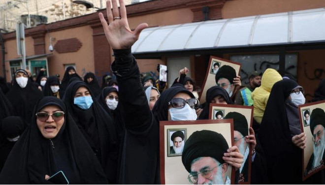 Người dân Iran tuần hành phản đối sự can thiệp của các nước phương Tây ảnh 1