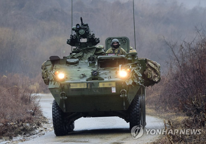 Xe chiến đấu Stryker . (Nguồn: Yonhap) Quân đội Hàn Quốc-Mỹ tập trận chung gần biên giới liên Triều ảnh 1