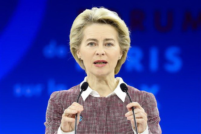 Chủ tịch đắc cử EC Ursula von der Leyen phát biểu tại một diễn đàn ở Paris, Pháp ngày 12/11/2019. (Ảnh: AFP/TTXVN) Ủy ban châu Âu khởi động vụ kiện pháp lý chống lại Anh ảnh 1