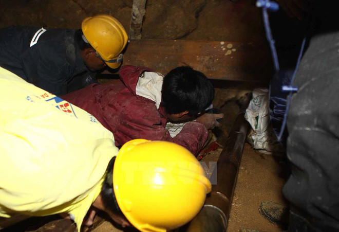 Công binh giải cứu 12 công nhân mắc kẹt ở Đạ Dâng như thế nào? ảnh 3