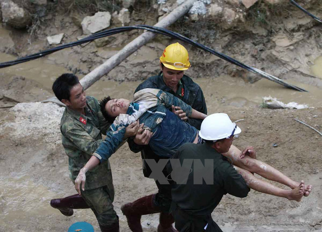 Công binh giải cứu 12 công nhân mắc kẹt ở Đạ Dâng như thế nào? ảnh 2