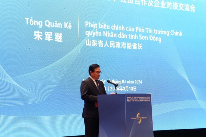 Ông Tống Quân Kế - Phó Tỉnh trưởng Chính quyền nhân dân tỉnh Sơn Đông (Trung Quốc) phát biểu tại hội nghị. (Ảnh: Uyên Hương/TTXVN) ttxvn-son dong0.jpg