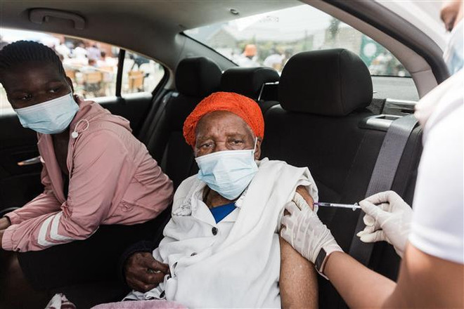 Cơn địa chấn mang tên Omicron và làn sóng dịch COVID-19 mới ảnh 1