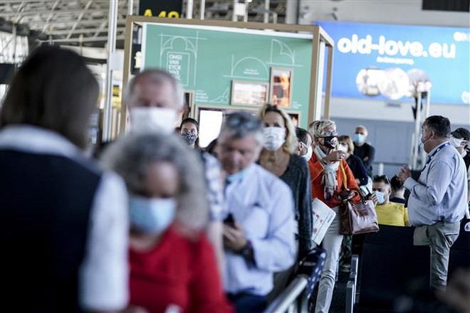 Cơn địa chấn mang tên Omicron và làn sóng dịch COVID-19 mới ảnh 3