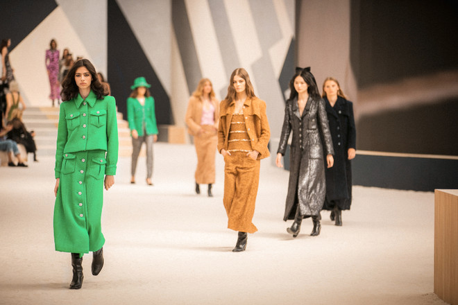 Virginie Viard hiện đại hóa phom dáng cổ điển thập biên 30 của Chanel ảnh 1