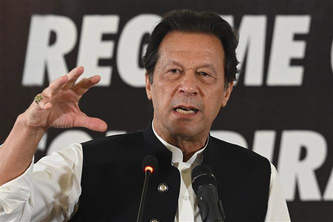 Cựu Thủ tướng Pakistan Imran Khan phát biểu tại Islamabad ngày 22/6. (Ảnh: AFP/TTXVN) Cựu Thủ tướng của Pakistan Imran Khan bị triệu tập hầu tòa ảnh 1