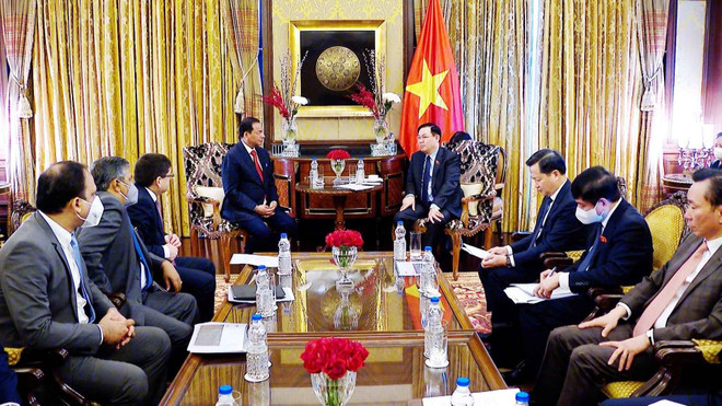 Chủ tịch Quốc hội Vương Đình Huệ tiếp Chủ tịch Tập đoàn Essar ảnh 1