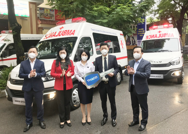 THACO trao tặng hơn 1.000 tỷ đồng chung tay phòng chống COVID-19 ảnh 2