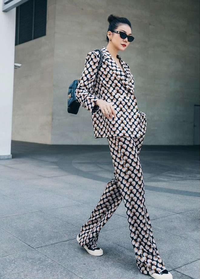 Chiêm ngưỡng loạt street style "cool" hết mức của dàn mỹ nhân Việt ảnh 2