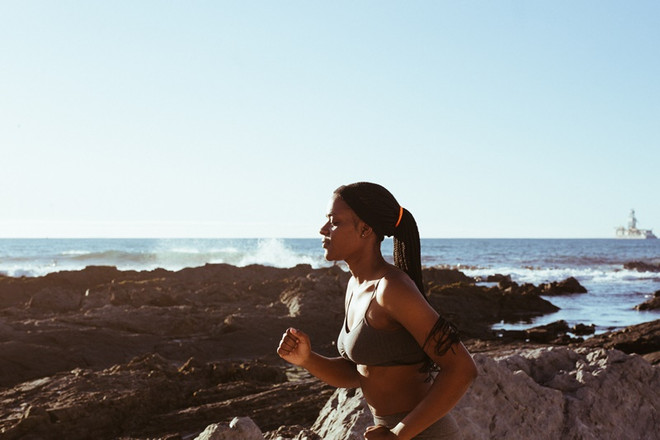 Bạn có nên chạy bộ ngoài trời trong thời tiết nắng nóng? ảnh 2