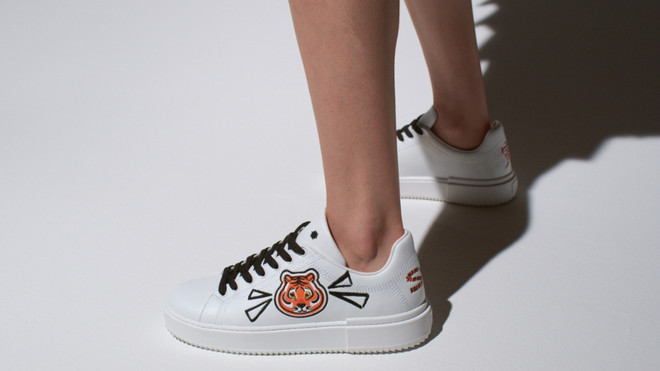 Lóa mắt trước món đồ đắt giá trong BST mừng Tết từ các nhà mốt xa xỉ ảnh 32