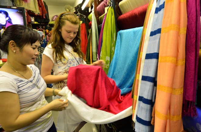 Hà Nội đưa sản phẩm lụa Vạn Phúc ra thị trường thế giới ảnh 1