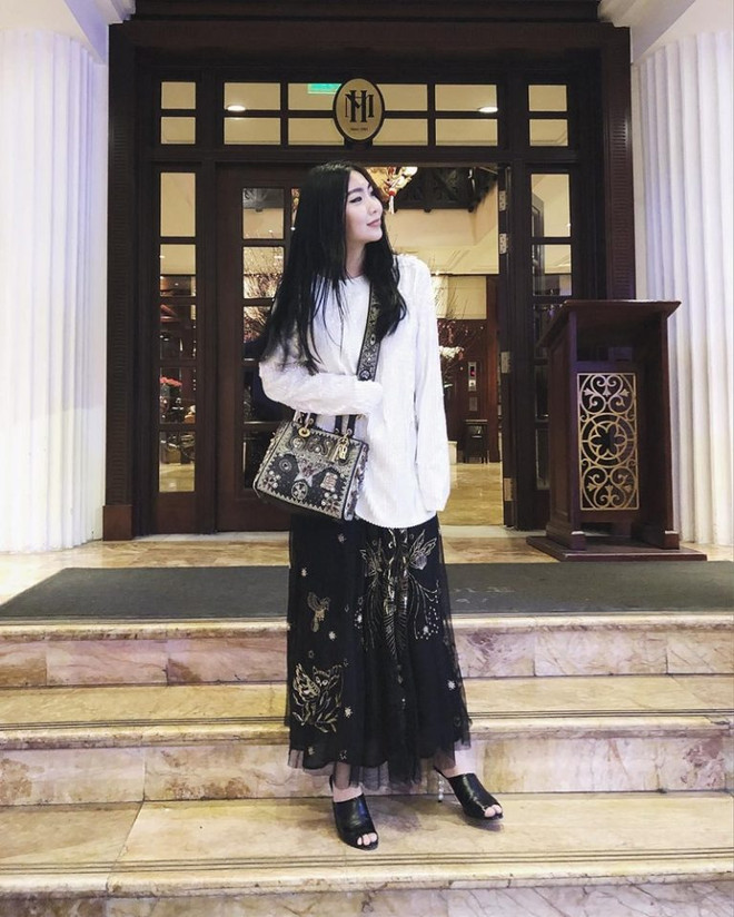 Phong cách street style đẹp mê mẩn của quý cô thời trang ngày nắng ảnh 4