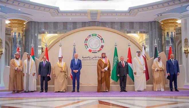 Các nhà lãnh đạo chụp ảnh chung tại Hội nghị thượng đỉnh Jeddah về An ninh và Phát triển, tại Jeddah (Saudi Arabia), ngày 16/7. (Ảnh: THX/TTXVN) Những vấn đề còn bỏ ngỏ ở Trung Đông sau chuyến thăm của ông Biden ảnh 3