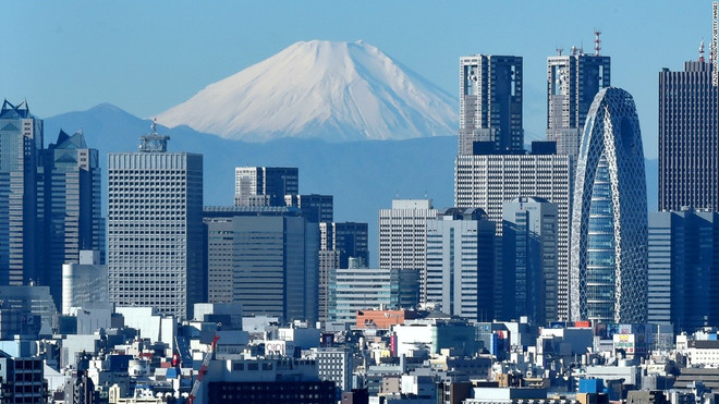 Quang cảnh thủ đô Tokyo. (Nguồn: AFP) Đồng yen yếu đẩy Tokyo tụt hạng trong danh sách thành phố đắt đỏ nhất ảnh 1