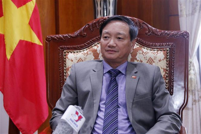 Đại sứ Nguyễn Bá Hùng tại cuộc phỏng vấn. (Ảnh: Bá Thành/TTXVN) Quan hệ Việt-Lào sẽ tiếp tục phát triển ngày càng mạnh mẽ, bền vững ảnh 1