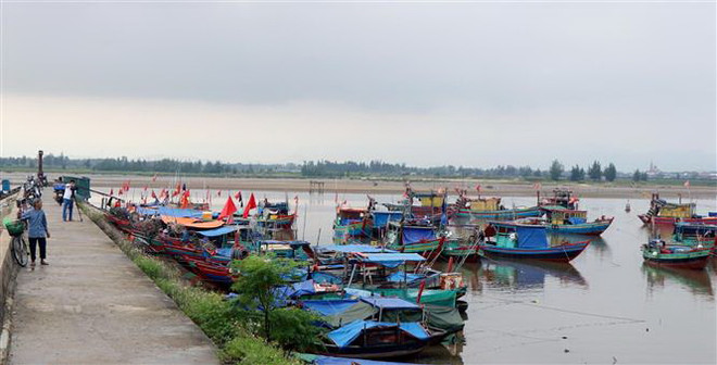 Các địa phương chủ động ứng phó với diễn biến của áp thấp nhiệt đới ảnh 1