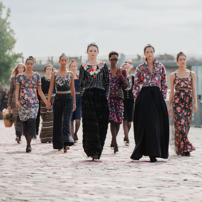 Chanel Haute Couture Thu Đông: Những quý cô "Parisienne" thanh lịch ảnh 1