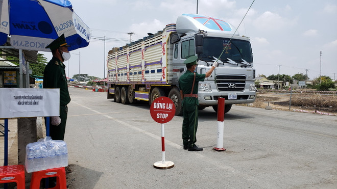 COVID-19: Giao thương biên giới Campuchia-Việt Nam duy trì ổn định ảnh 4