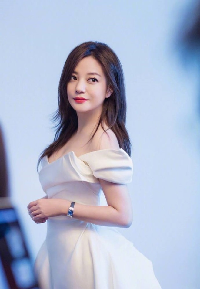 Nhờ giảm 15kg, Triệu Vy “lột xác” thành sao nữ sành điệu ở tuổi 42 ảnh 5