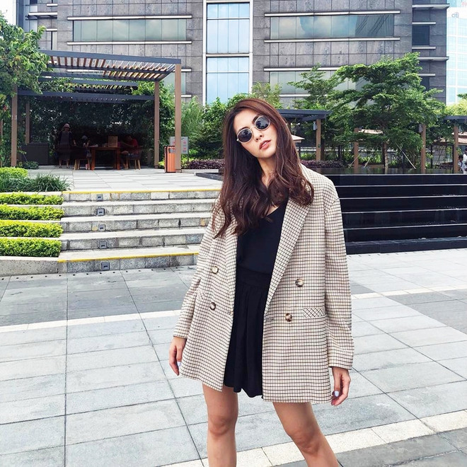 Trang phục nào được các sao Việt sủng ái trong những ngày chớm Thu? ảnh 1