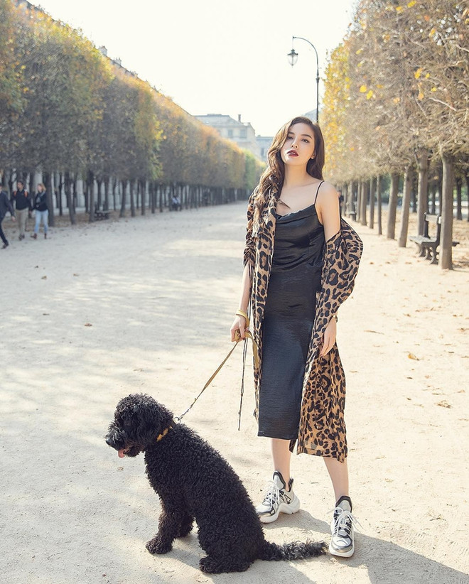 Trang phục nào được các sao Việt sủng ái trong những ngày chớm Thu? ảnh 4