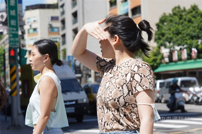 Đài Loan trải qua ngày tháng Sáu nóng nhất trong 124 năm qua ảnh 1