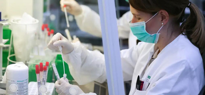 Đức lần đầu phát hiện biến thể BA.2.86 của virus SARS-CoV-2 ảnh 1