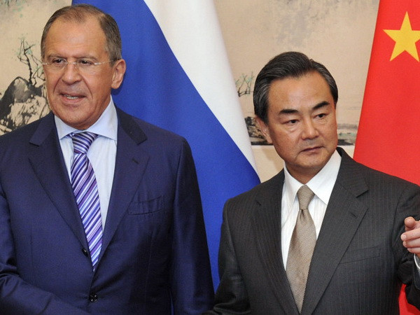 Ngoại trưởng Nga Sergei Lavrov và người đồng cấp Vương Nghị. (Nguồn: sputniknews) Ngoại trưởng Nga-Trung trao đổi về cuộc gặp thượng đỉnh song phương ảnh 1